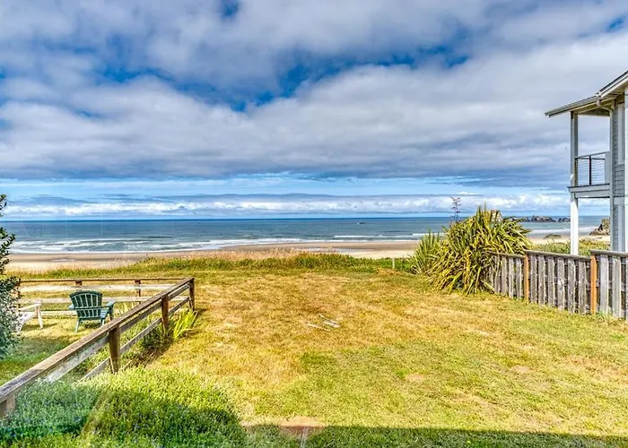 Inviting Dog-Friendly Studio With Unobstructed Ocean Views
